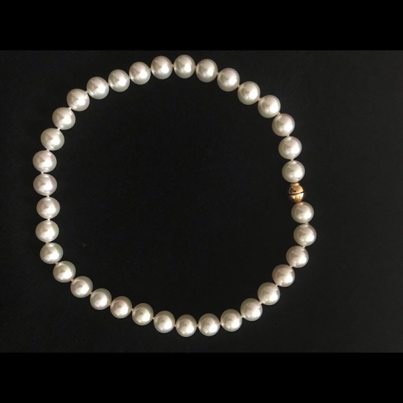 MAJORICA 18” length Pearls with Earings. Traditional and Classic - Picture 5 of 14